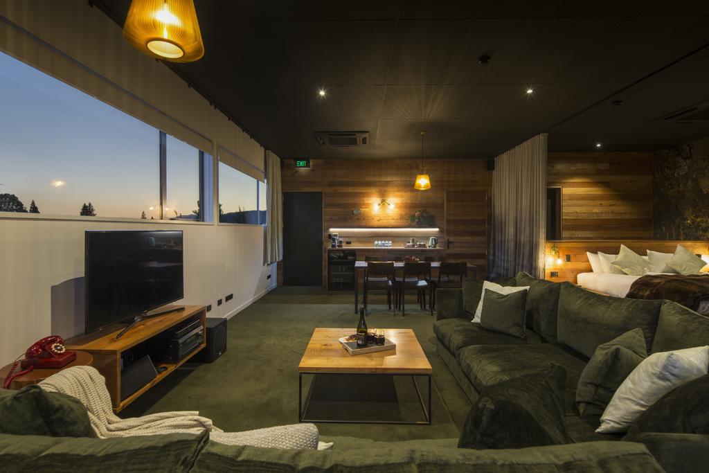 The Cinema Suites Te Anau Exterior photo